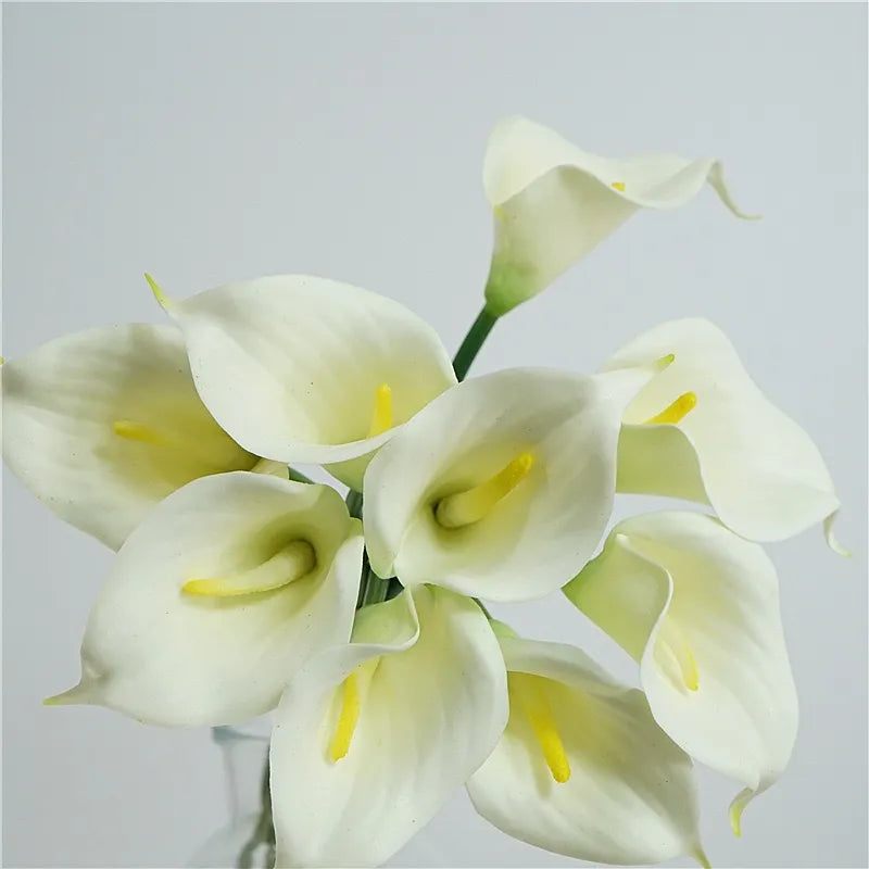 小さな人工カラリリーのブーケ – 9本の茎