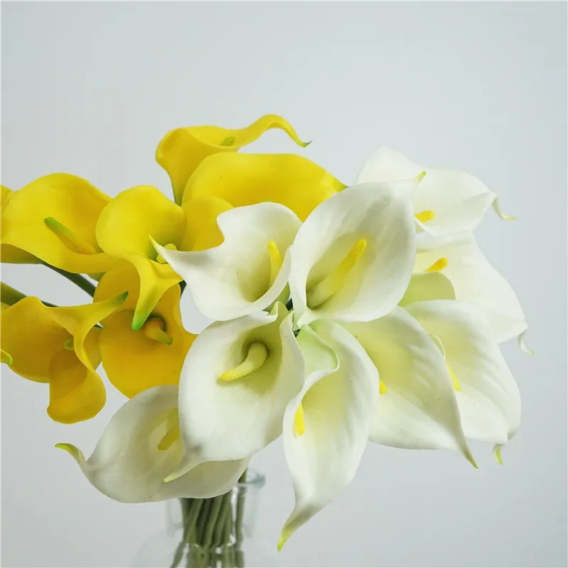 小さな人工カラリリーのブーケ – 9本の茎