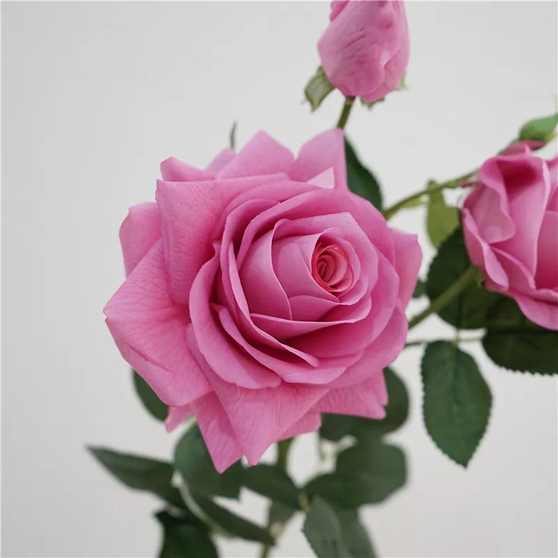 フェイクフラワー リアルタッチフラワー 白いバラ - 30インチのトリプルブロームと花蕾付き 