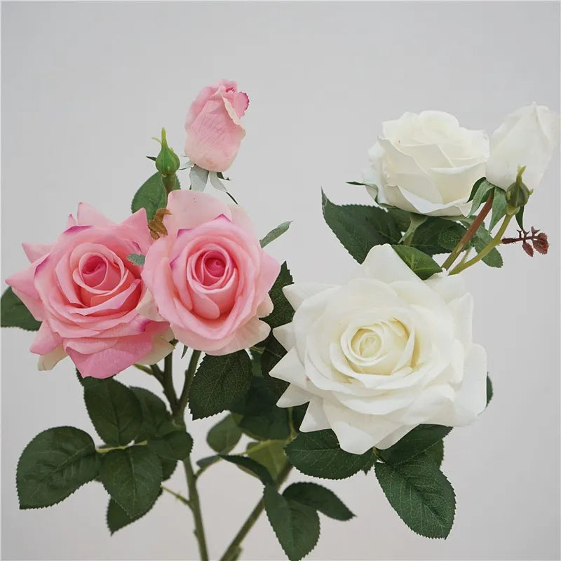 フェイクフラワー リアルタッチフラワー 白いバラ - 30インチのトリプルブロームと花蕾付き 
