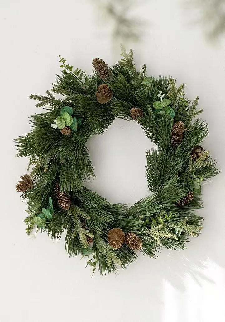 松ぼっくりと緑の葉の人工クリスマスガーランド - 6.5フィート