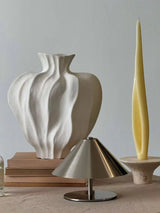 オーキッド、リリー & デルフィニウム – 人工フラワーアレンジメント