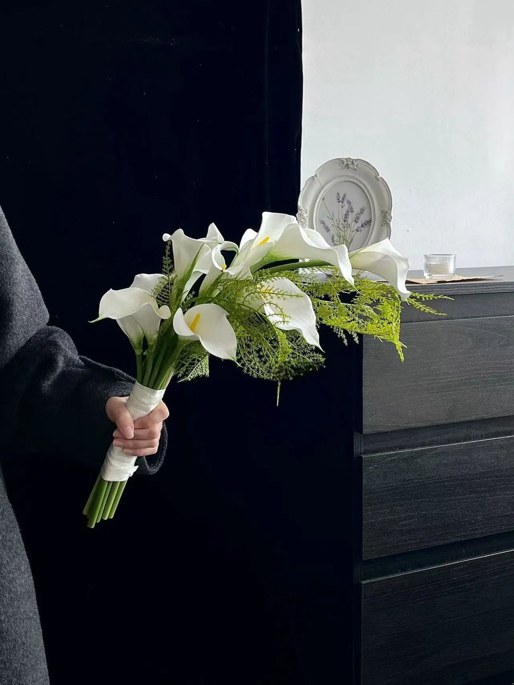 Bridal Artificial Calla Lily Bouquet – White Lilies & Fern Sprigs