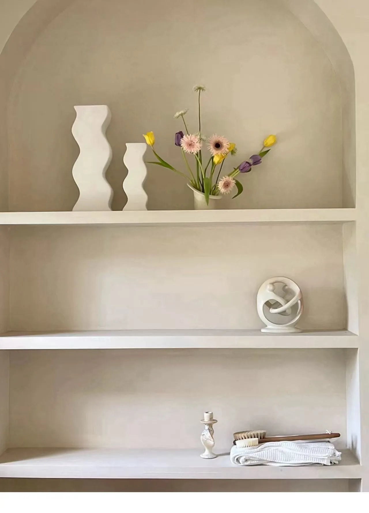 取り外し可能な花留め（剣山）付きのセラミック生け花用花瓶