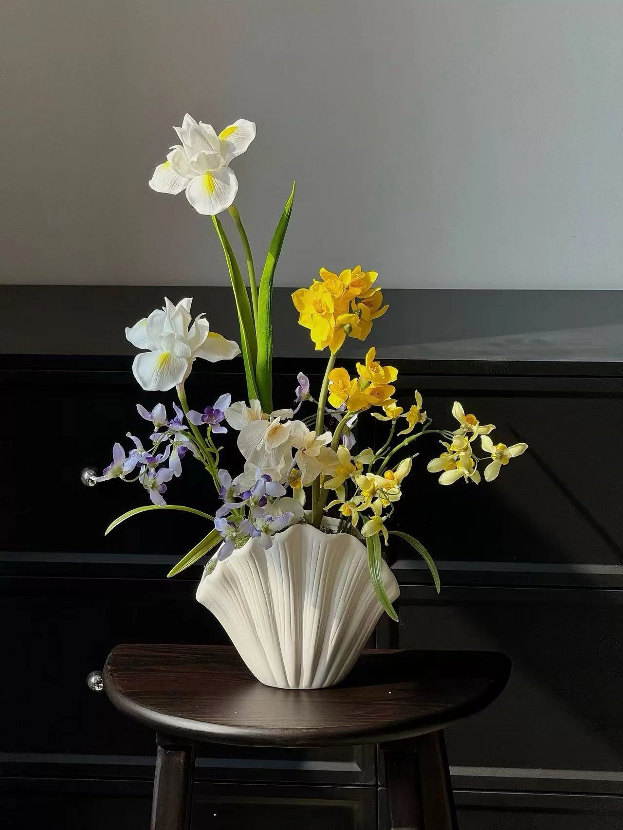 Spring Prelude: Faux Floral Arrangements – Realistic Iris & Daffodil Mix