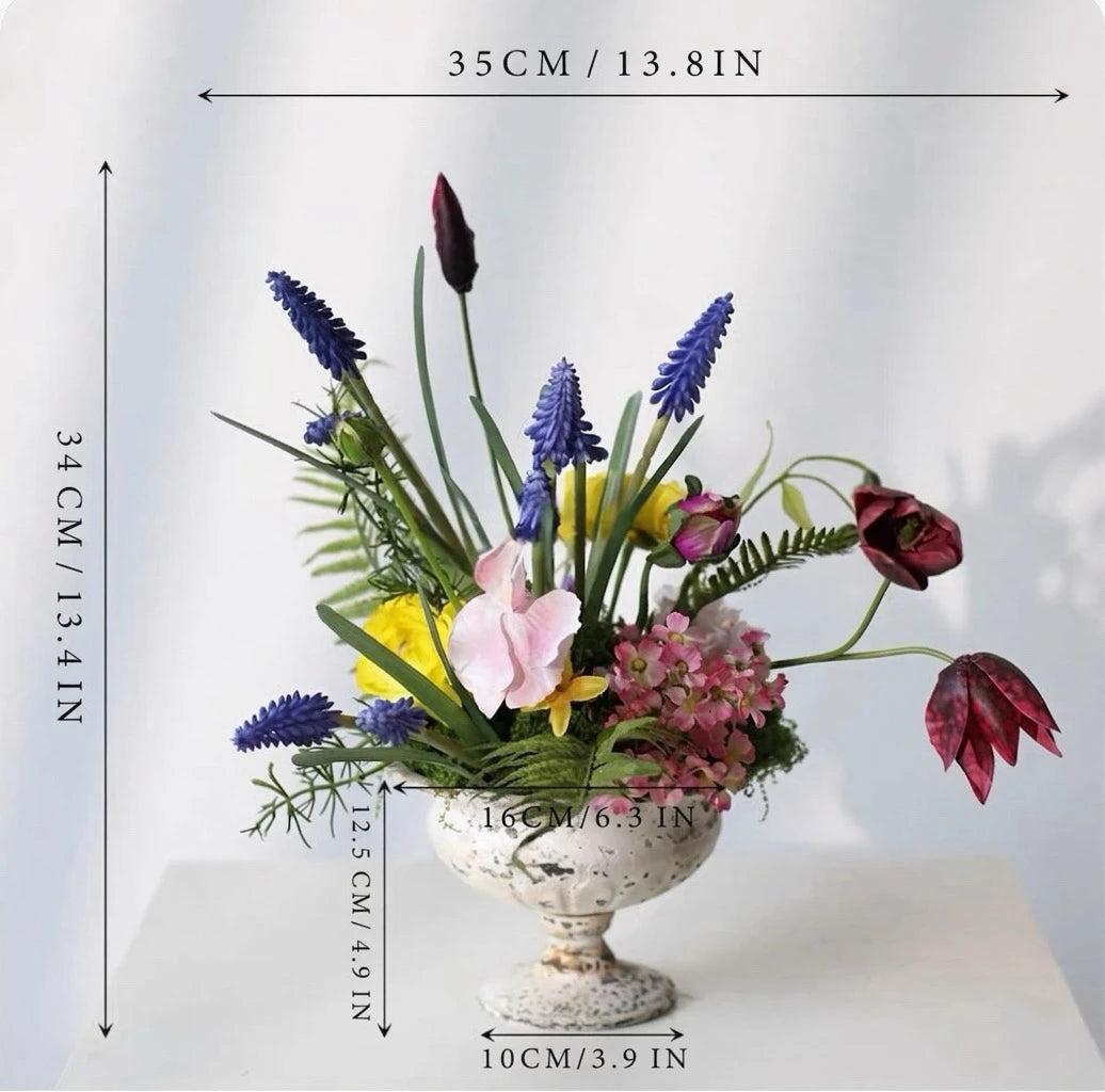 Künstliche Blumenarrangements – Rustikaler Eisenurnen-Mittelpunkt