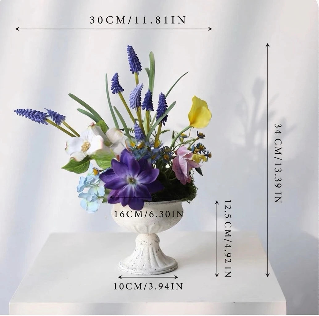 Künstliche Blumenarrangements – Rustikaler Eisenurnen-Mittelpunkt