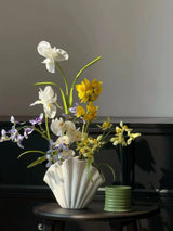 Spring Prelude: Faux Floral Arrangements – Realistic Iris & Daffodil Mix