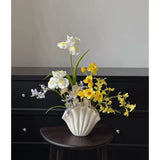 Spring Prelude: Faux Floral Arrangements – Realistic Iris & Daffodil Mix