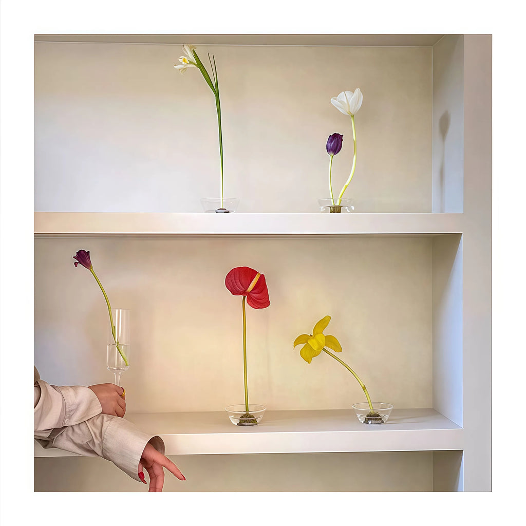 Joyful Clear Glass Ikebana Vase with Flower Frog (Kenzan)