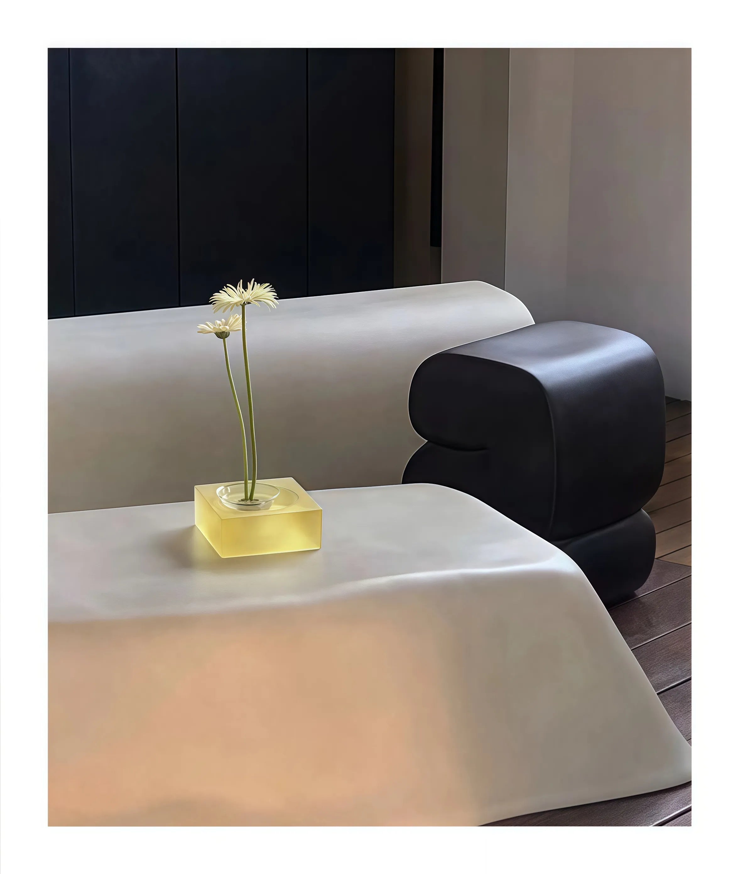 Joyful Clear Glass Ikebana Vase with Flower Frog (Kenzan)