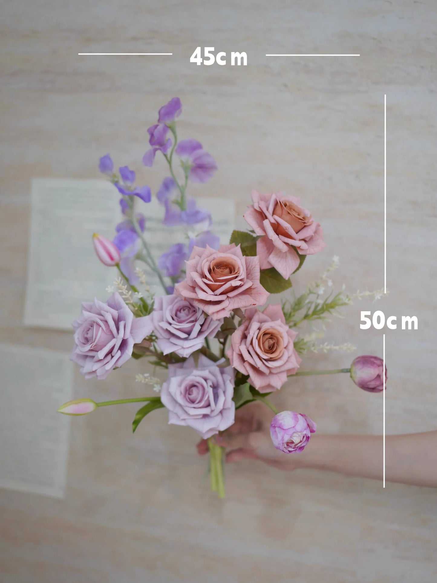 ピンクとライラックの人工フラワーアレンジメント（花瓶入り）