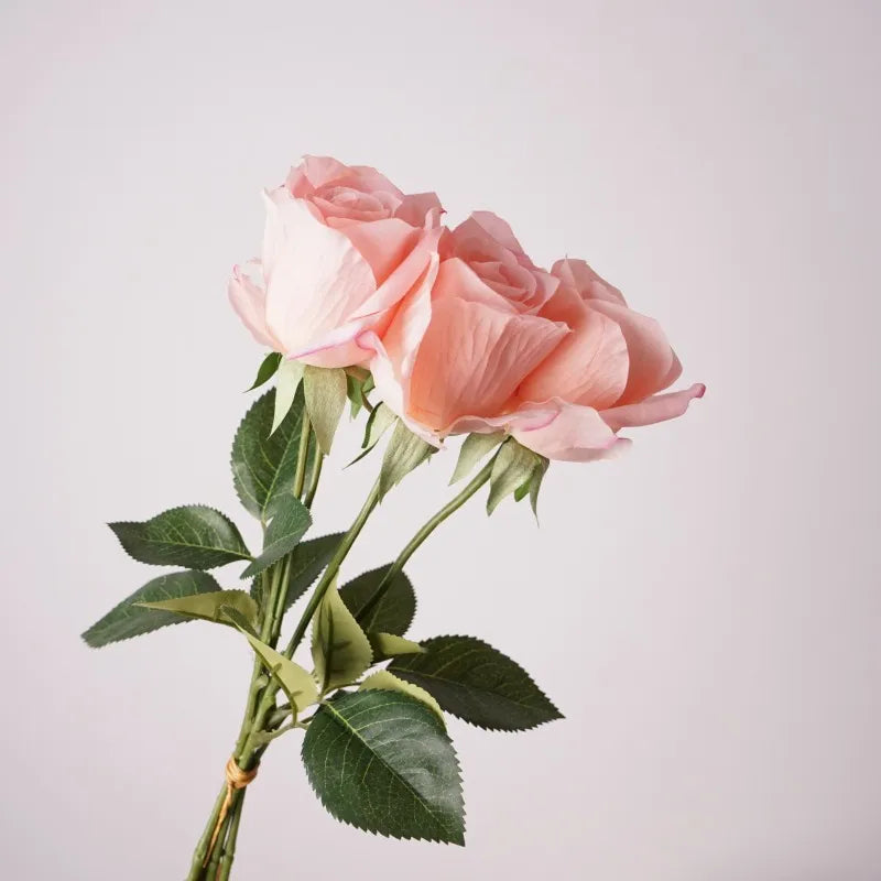 本物のような触感のダイアナバラの花束 - ピンク