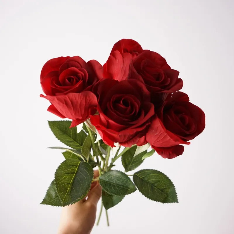 本物のようなタッチ ダイアナバラの花束 - 赤