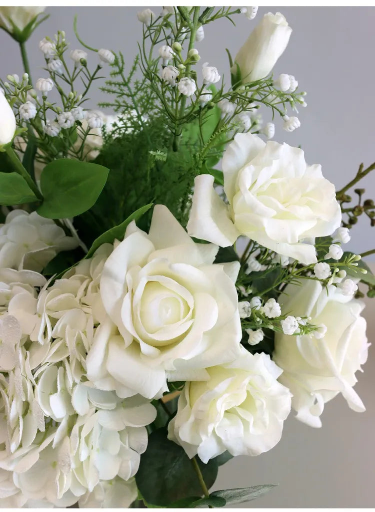 リアルタッチ人工花ブーケ/アレンジメント – ホワイトアジサイとバラのセンターピース