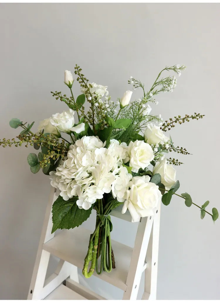 リアルタッチ人工花ブーケ/アレンジメント – ホワイトアジサイとバラのセンターピース