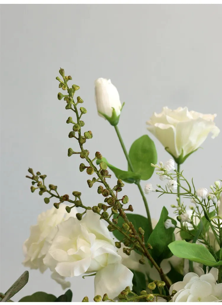 リアルタッチ人工花ブーケ/アレンジメント – ホワイトアジサイとバラのセンターピース