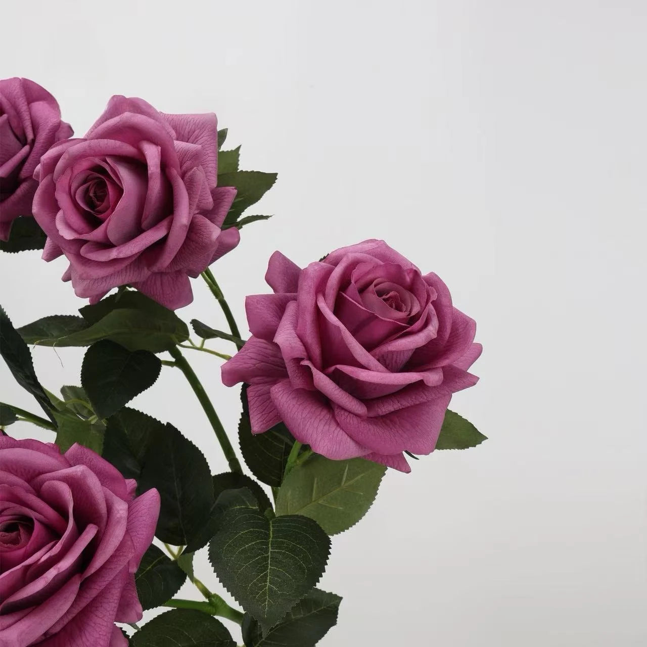 Echte Haptik – Künstliche Rosenstiel in Violett – 63,5 cm