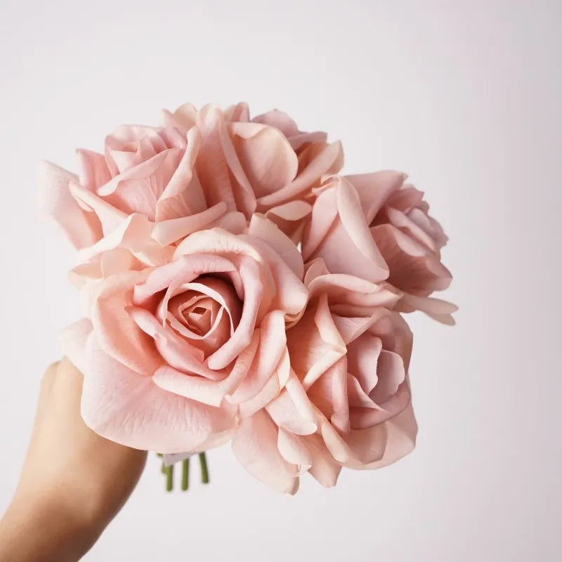 リアルタッチ タイタニック ローズ ブーケ – 5本の茎