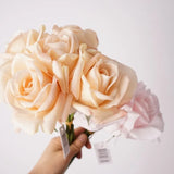 リアルタッチ タイタニック ローズ ブーケ – 5本の茎