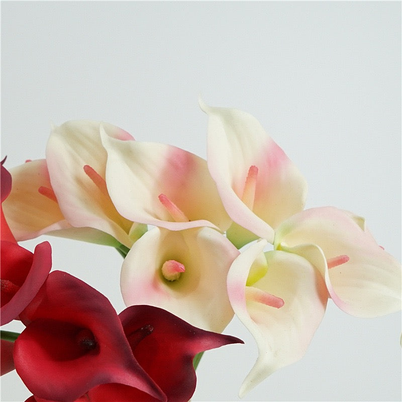 小さな人工カラリリーのブーケ – 9本の茎