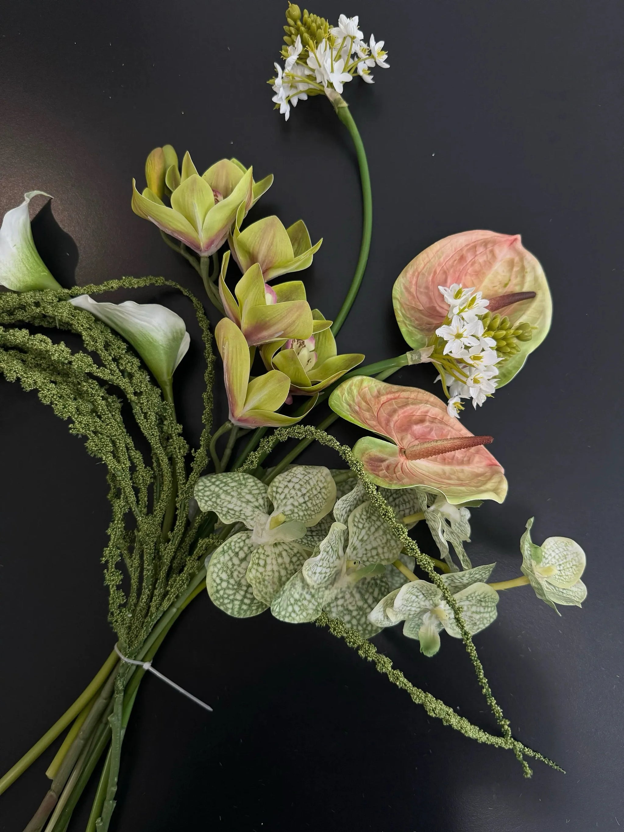 シークレットガーデンウィスパーズ - リアルタッチフェイクフラワーブーケ