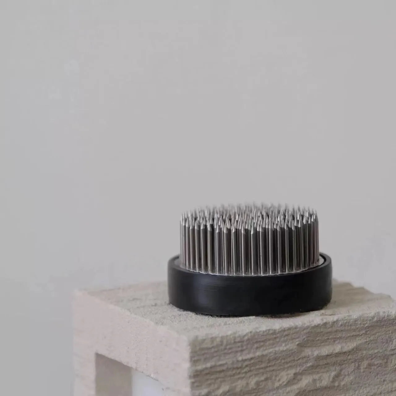 ステンレス鋼の花器 ケンザン