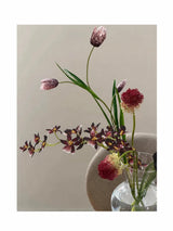 The Midnight Botanica: Künstlicher Blumenstrauß mit Schachbrettblumen und Calla-Lilien