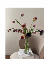 The Midnight Botanica: Künstlicher Blumenstrauß mit Schachbrettblumen und Calla-Lilien