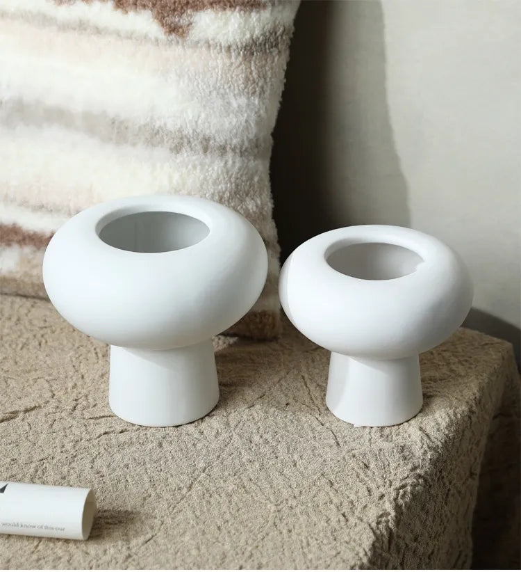 風変わりなセラミック花瓶 – 黒/白