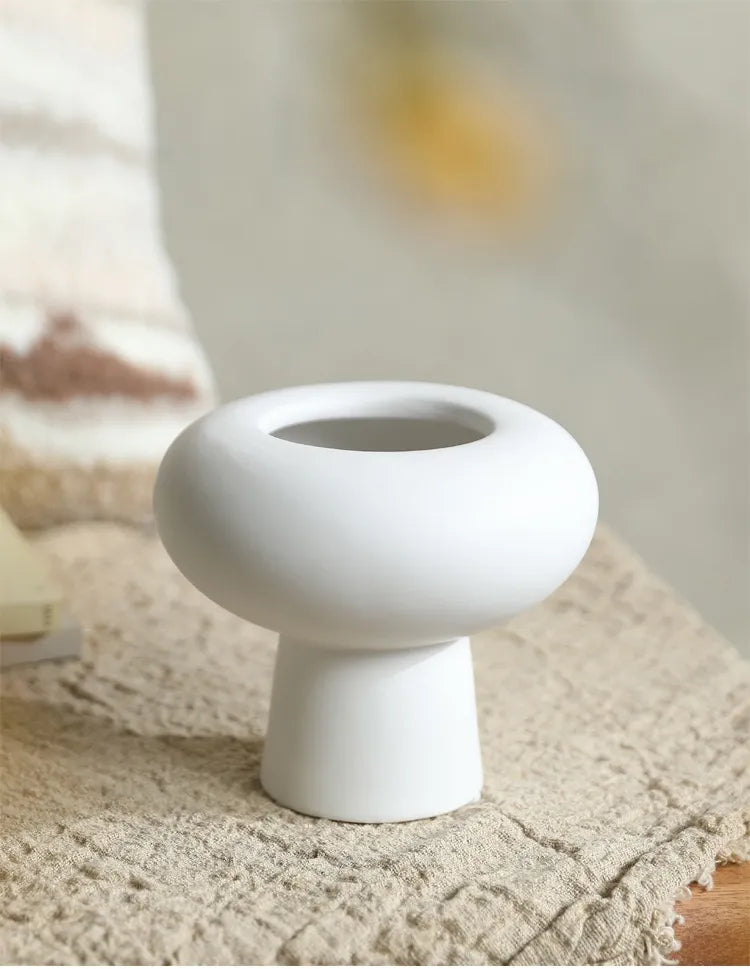 風変わりなセラミック花瓶 – 黒/白