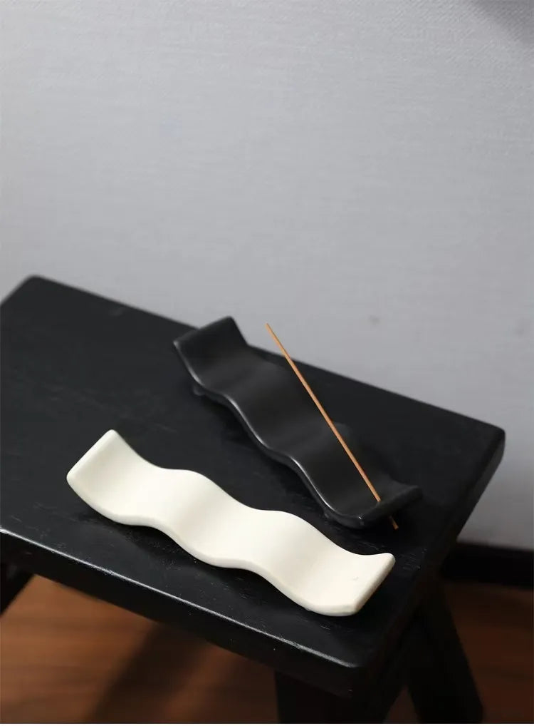 Modern-Minimalist Wavy Ceramic Incense Holder