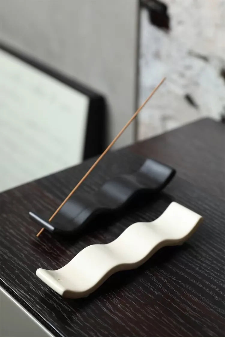 Modern-Minimalist Wavy Ceramic Incense Holder
