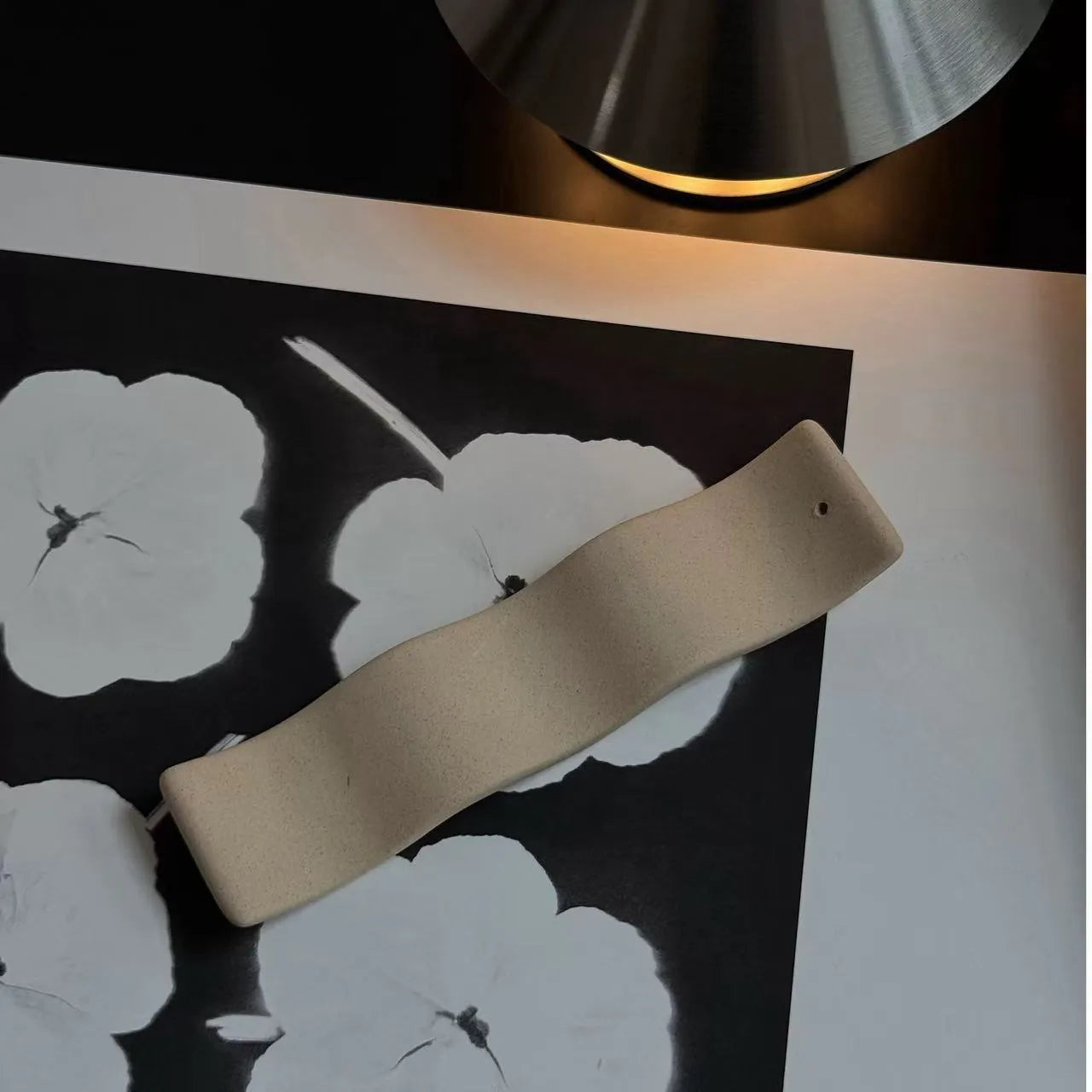 Modern-Minimalist Wavy Ceramic Incense Holder