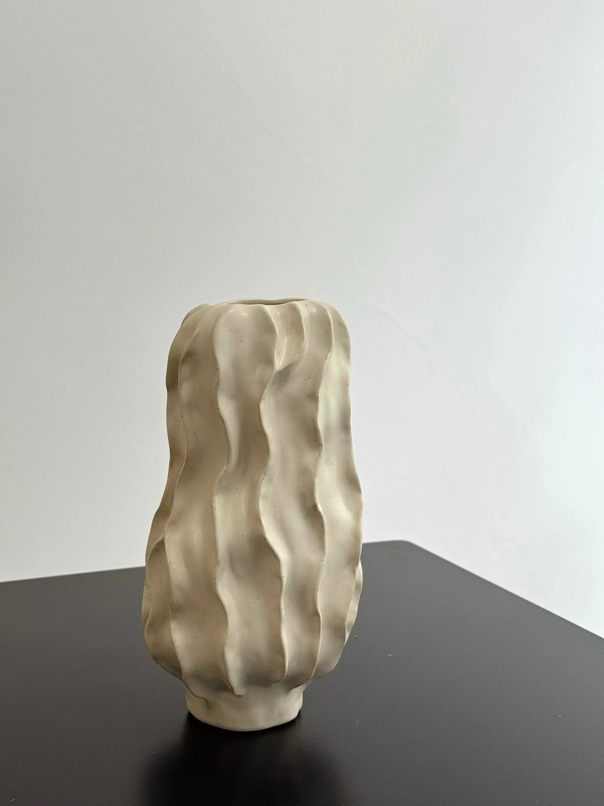 波形セラミック花瓶