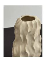 波形セラミック花瓶
