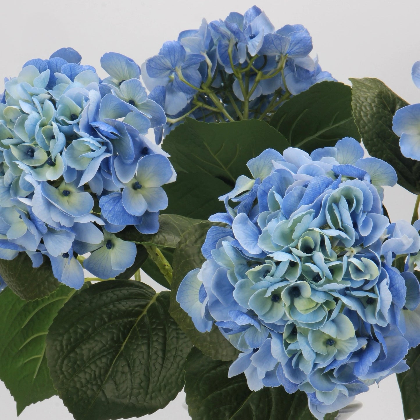 Täuschend echte Hortensienblüte in Blau – 60 cm
