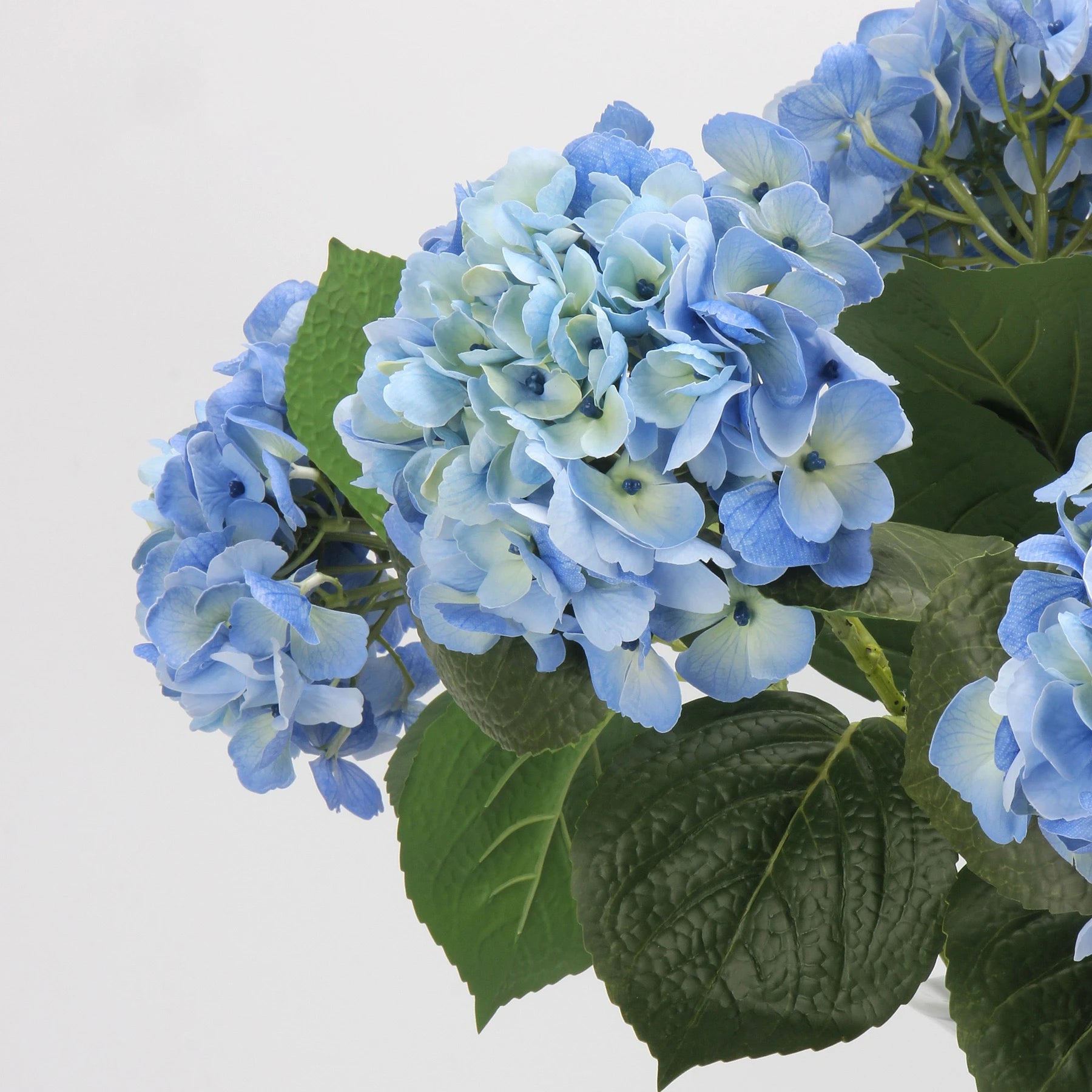 Täuschend echte Hortensienblüte in Blau – 60 cm