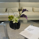 Die Samtwelle – Künstliches Blumenarrangement mit Vase