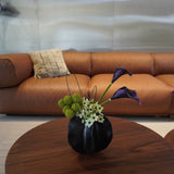 Die Samtwelle – Künstliches Blumenarrangement mit Vase